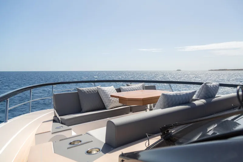 Astondoa 677 Coupé Yacht Photos Pics 