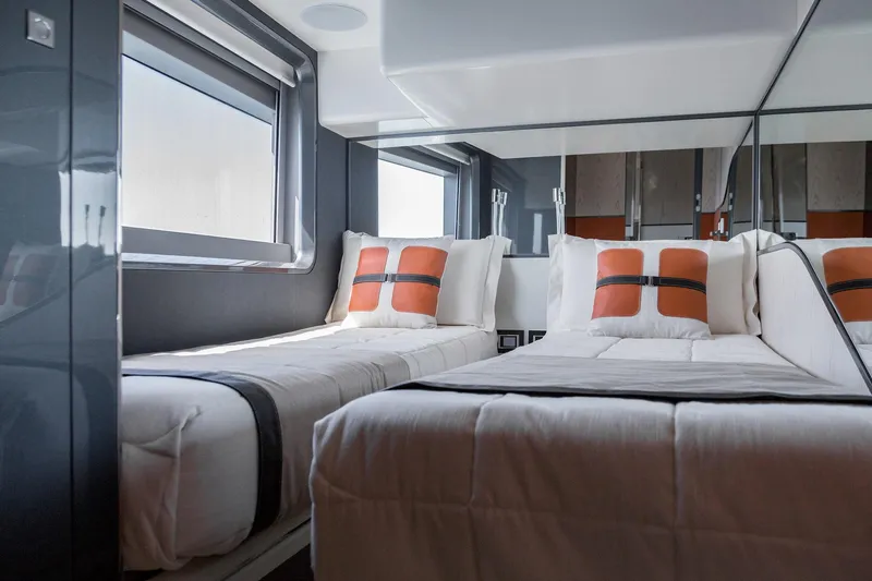 Astondoa 677 Coupé Yacht Photos Pics 