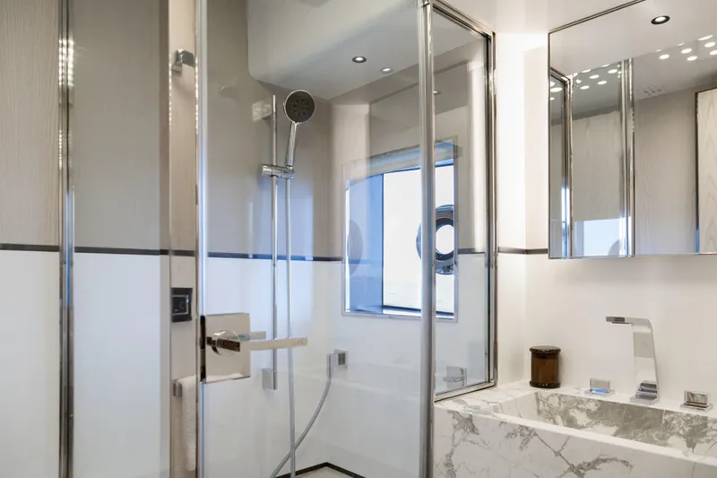 Astondoa 677 Coupé Yacht Photos Pics 