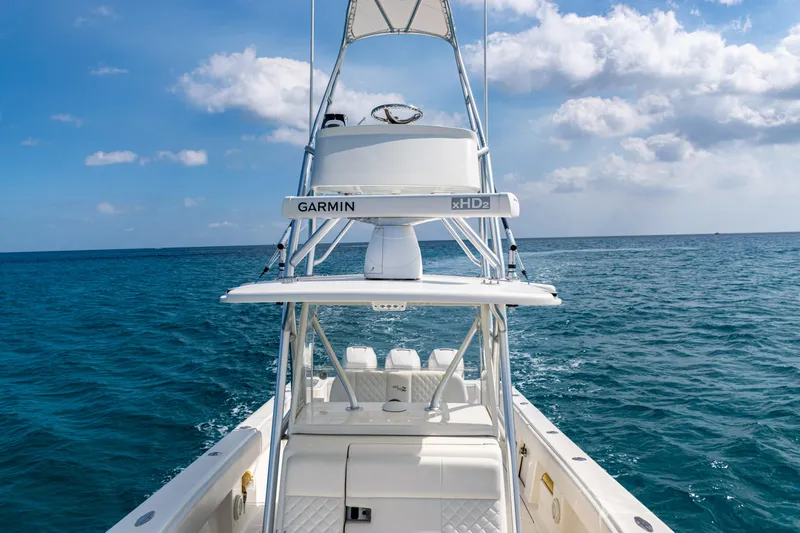  Yacht Photos Pics 2018 SeaVee 370Z boat on open ocean with Garmin xHD2 radar.