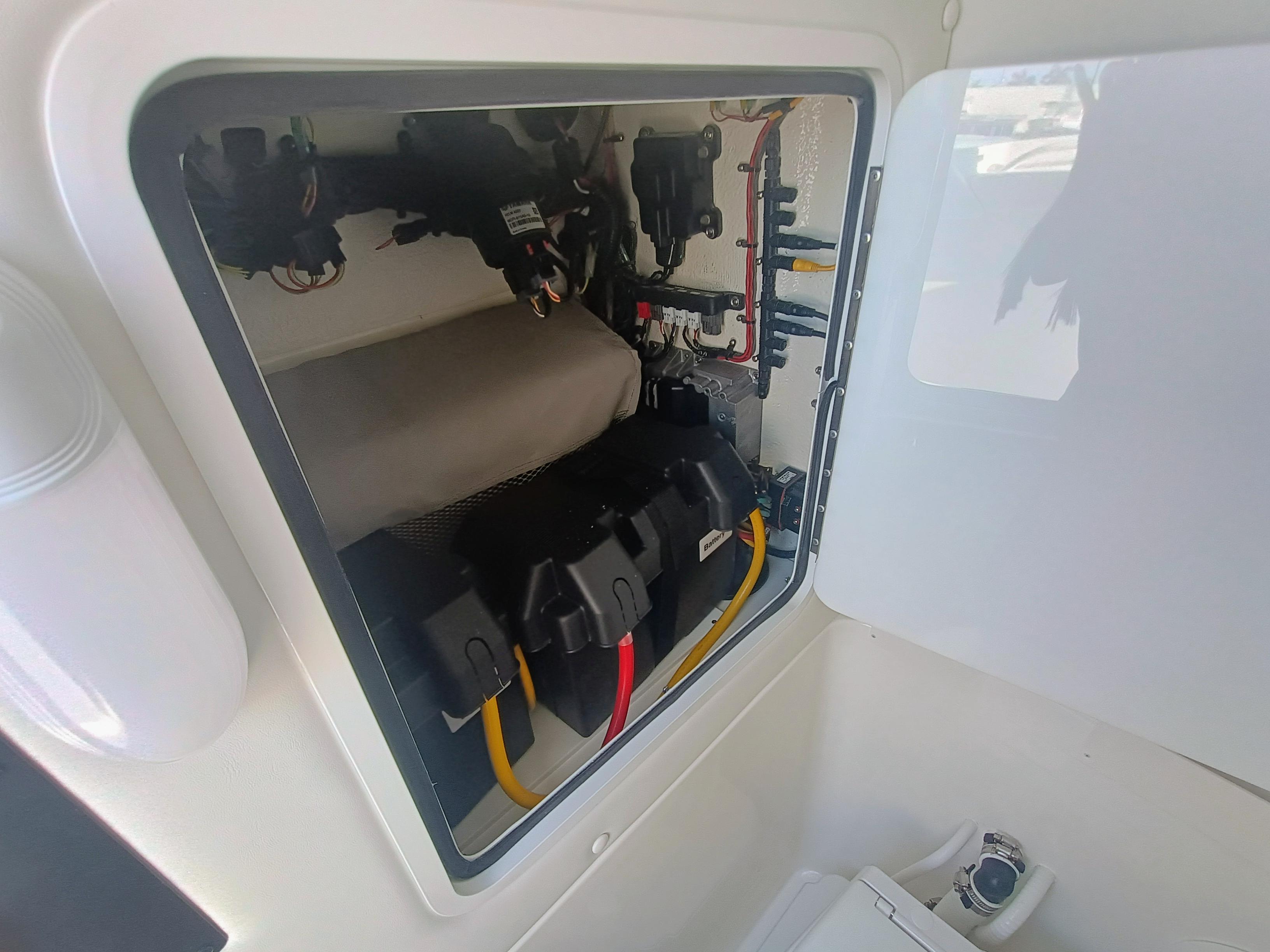 2025 Regulator 23 - Image 13