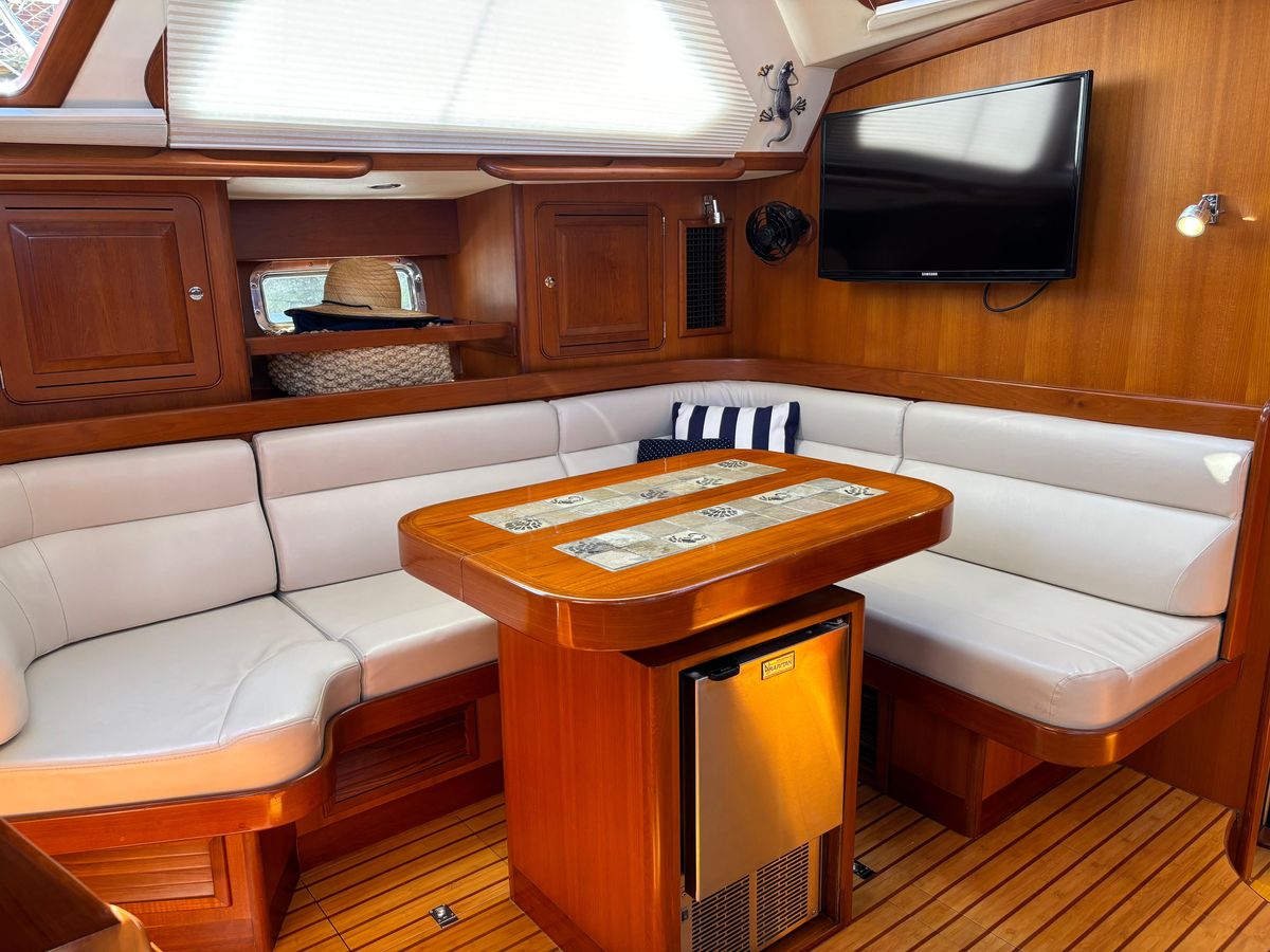 2009 Hylas 54 