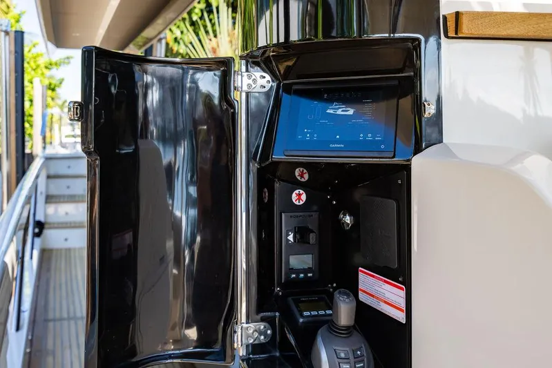 Kingship Yacht Photos Pics 