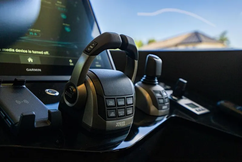 Kingship Yacht Photos Pics Control panel of 2023 Absolute 64 Navetta yacht with advanced navigation system.