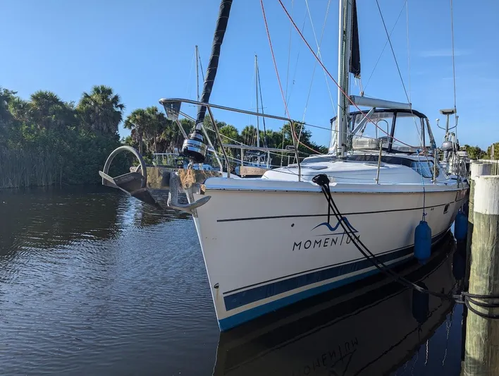 Momentum Yacht Photos Pics 