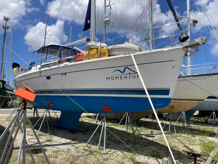 Momentum Yacht Photos Pics 