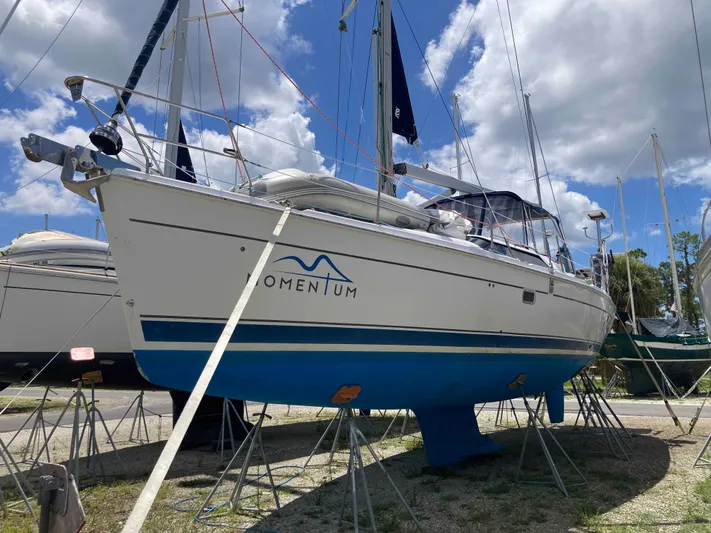 Momentum Yacht Photos Pics 