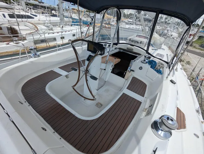 Momentum Yacht Photos Pics 
