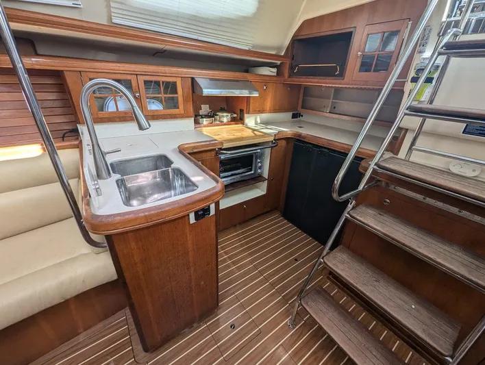 Momentum Yacht Photos Pics 