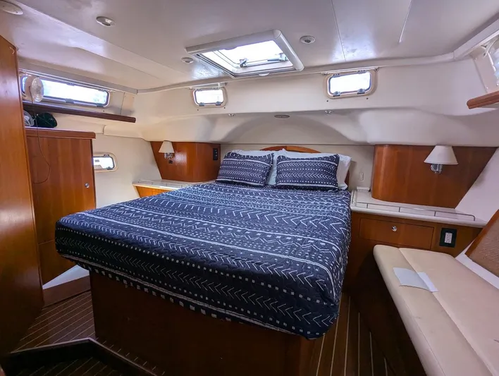 Momentum Yacht Photos Pics 