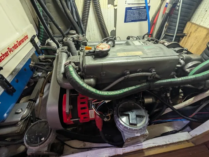 Momentum Yacht Photos Pics 