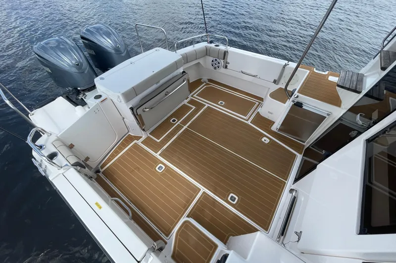 Motivated Yacht Photos Pics 2022 Cutwater C-32 CB boat deck with dual engines, featuring spacious seating and teak flooring.