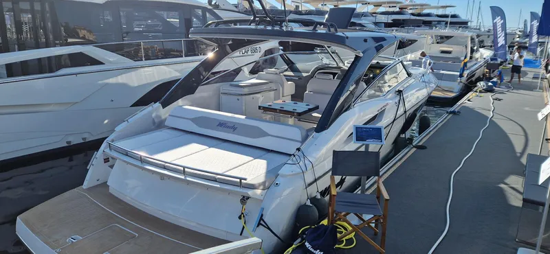  Yacht Photos Pics WINDY 40 Camira RS