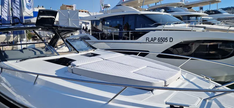  Yacht Photos Pics WINDY 40 Camira RS