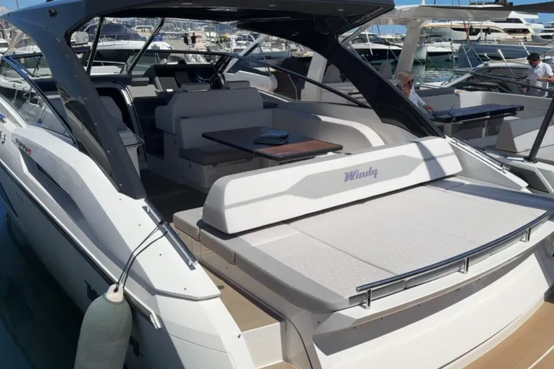  Yacht Photos Pics Windy 40 Camira RS