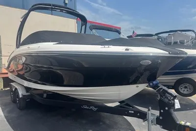 Sea Ray SPX 210