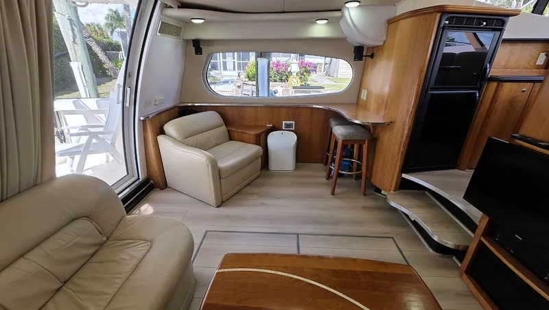 The Perch Yacht Photos Pics Salon Port