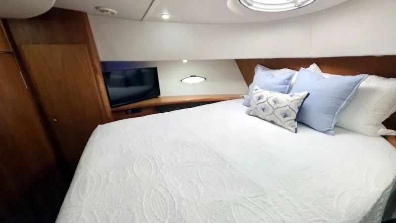 The Perch Yacht Photos Pics Master Stateroom Port