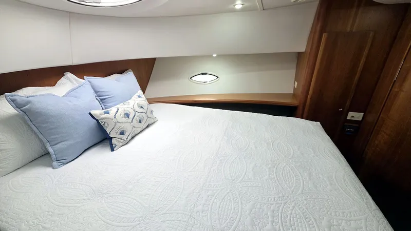 The Perch Yacht Photos Pics Master Stateroom Starboard