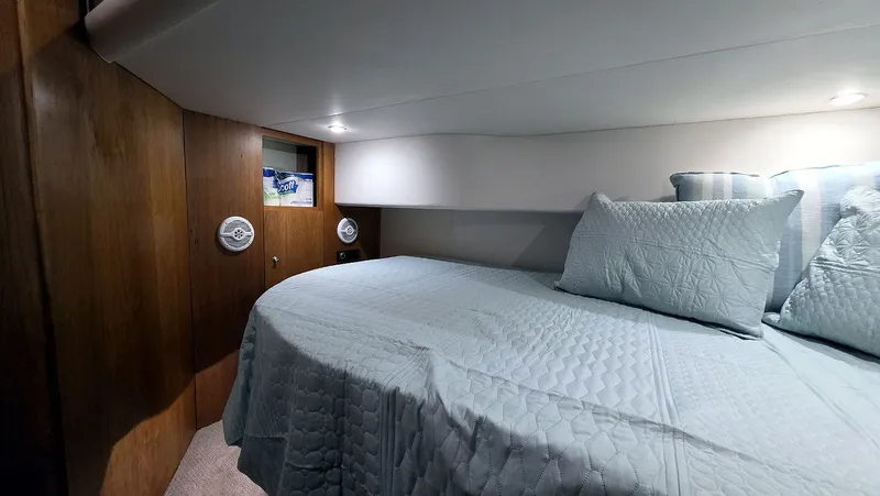 The Perch Yacht Photos Pics Guest Stateroom Starboard