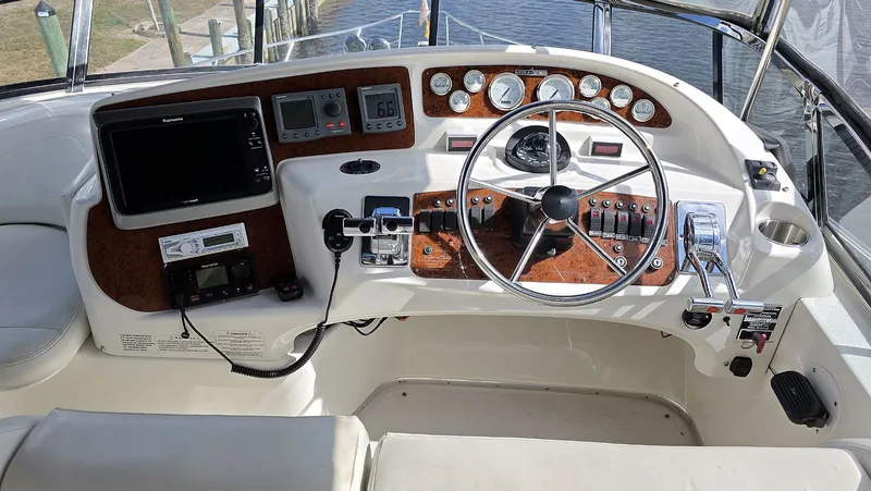 The Perch Yacht Photos Pics Flybridge Helm