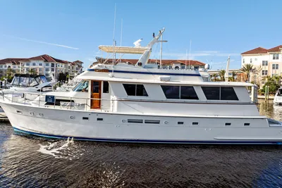Hatteras 68 Cockpit Motoryacht