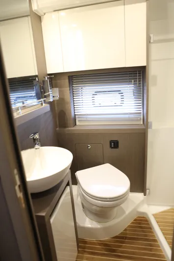 Lucky Lovers Yacht Photos Pics Head compartment in master suite