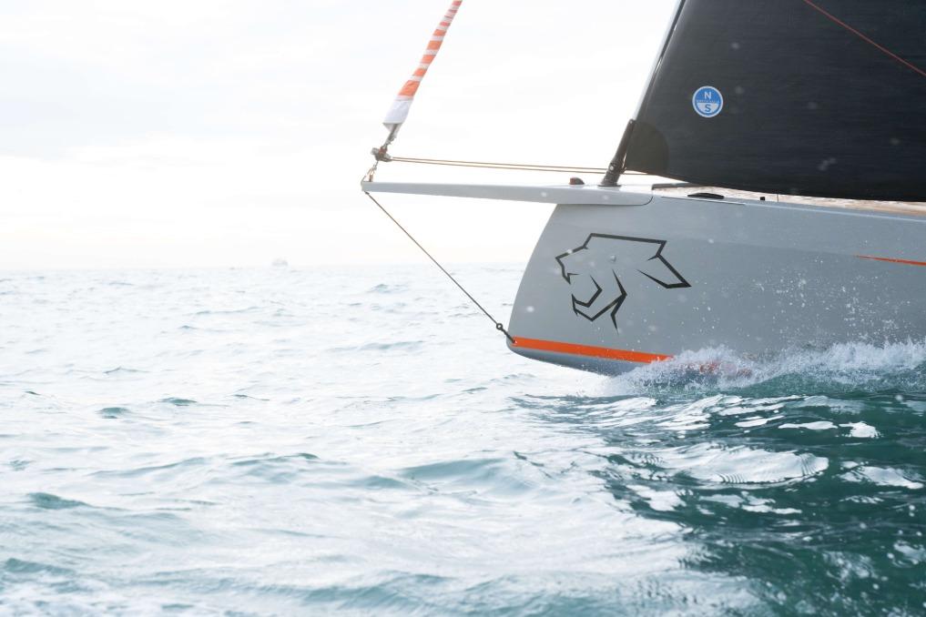 Saffier SE 28 Leopard 2026 sailing on open water, featuring sleek design and logo.