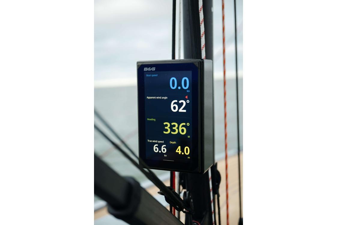 Sailing instrument display on Saffier SE 28 Leopard, showing speed, wind angle, and heading.