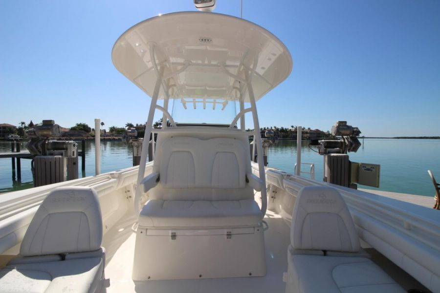 2018 Regulator 28 Center Console FS