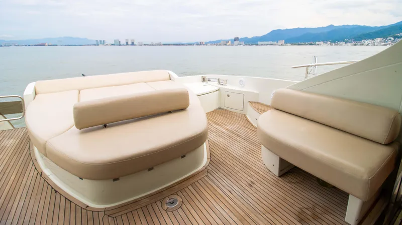 Bala Yacht Photos Pics 2009 Azimut 62S yacht with elegant deck seating.