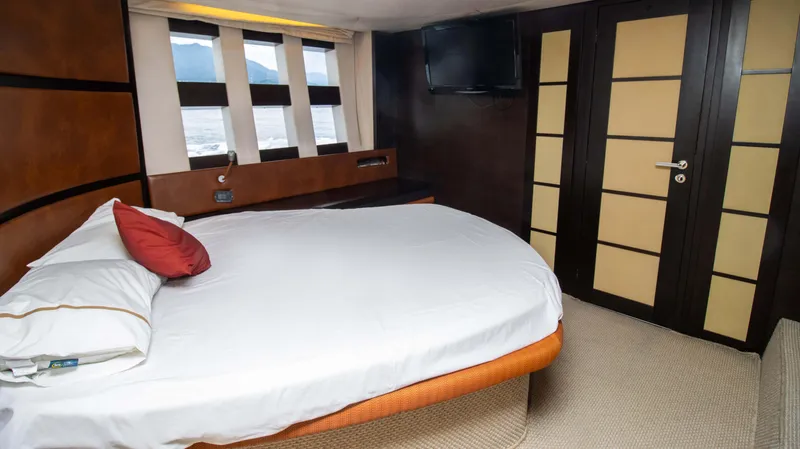 Bala Yacht Photos Pics Luxurious bedroom on a 2009 Azimut 62S yacht.