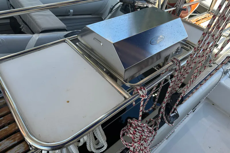 Makani Yacht Photos Pics Seawind 1000 XL 2008 yacht deck with stainless steel grill and ropes.