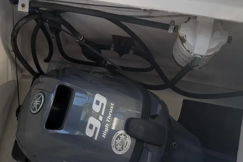 Makani Yacht Photos Pics Yamaha 9.9 High Thrust motor in Seawind 1000 XL, year 2008.