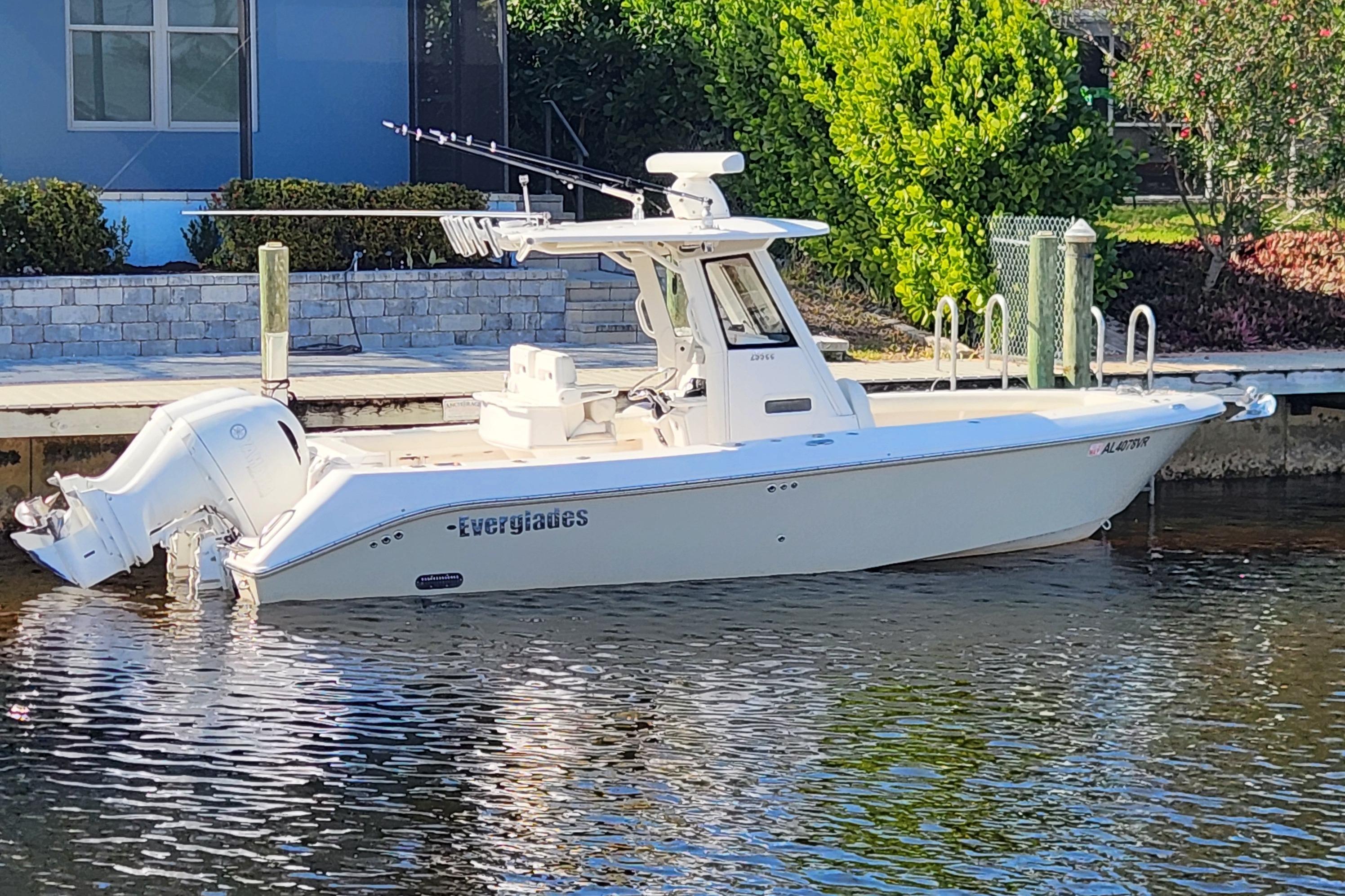 Everglades 255 Center Console