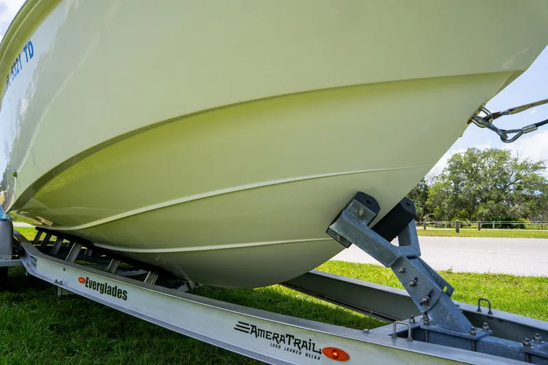  Yacht Photos Pics 2021 Everglades 273 Center Console boat on trailer, side view.