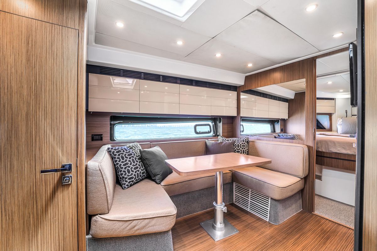2016 Azimut 43 