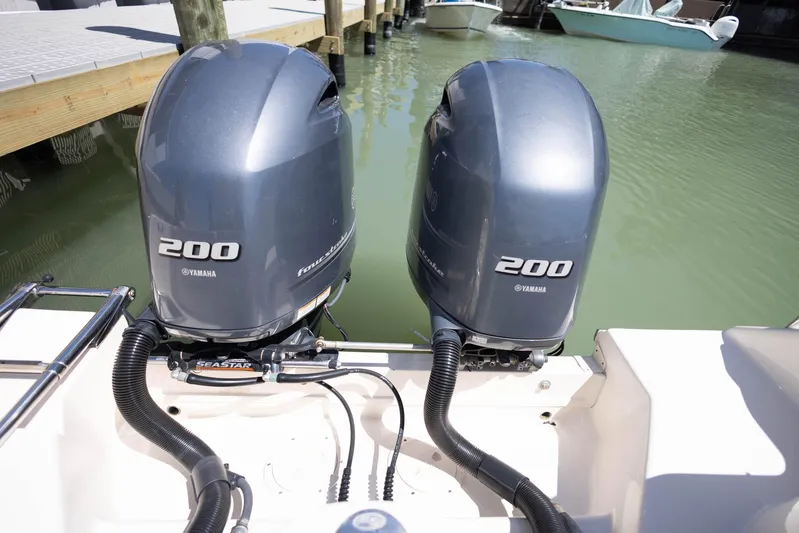  Yacht Photos Pics Twin Yamaha 200 outboard engines on a 2021 Grady-White Freedom 275 boat.