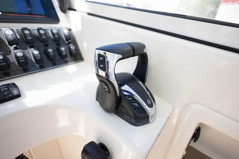  Yacht Photos Pics Throttle control panel on a 2021 Grady-White Freedom 275 boat dashboard.