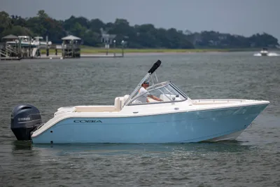 Cobia 220 Dual Console