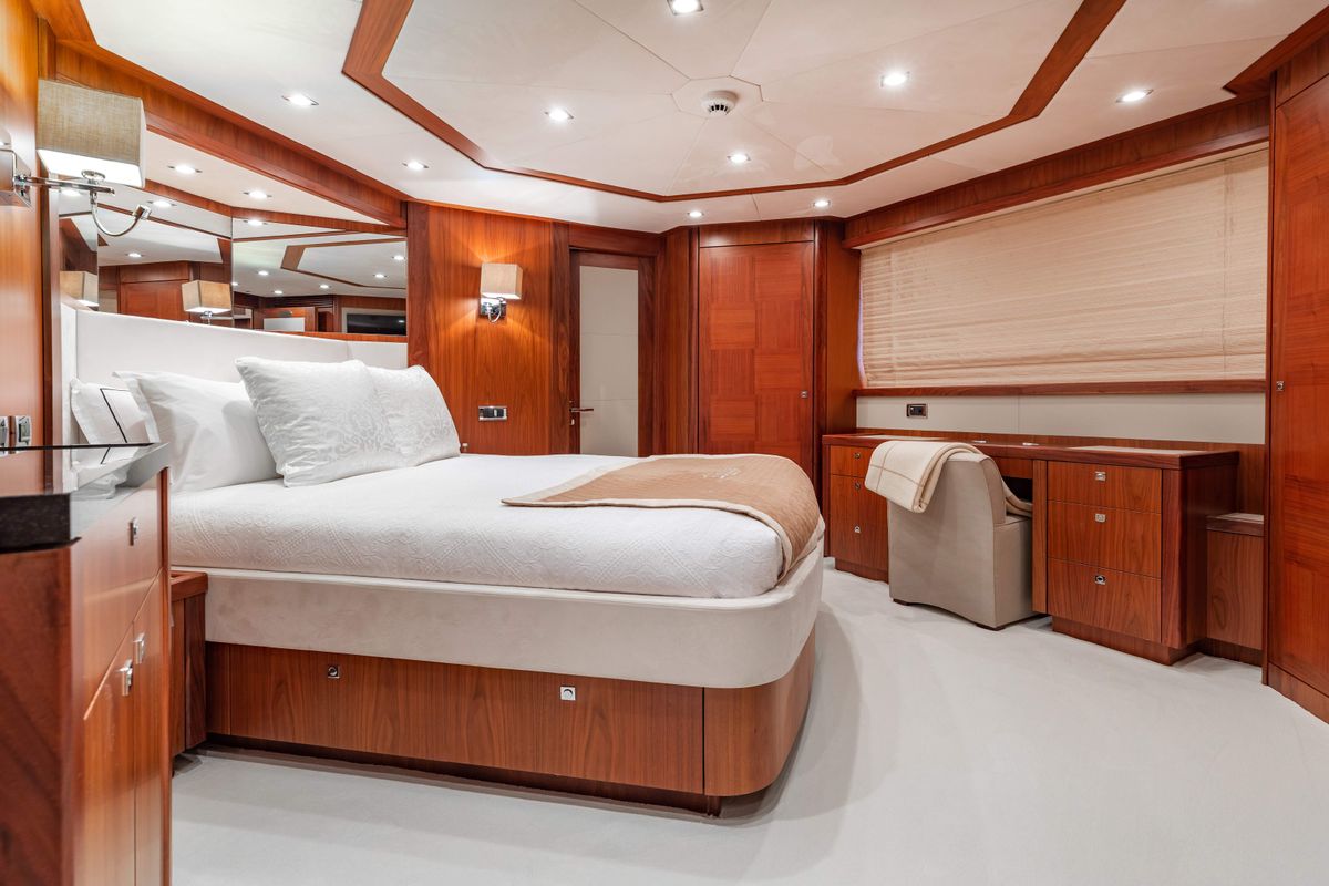 2009 Sunseeker 121 