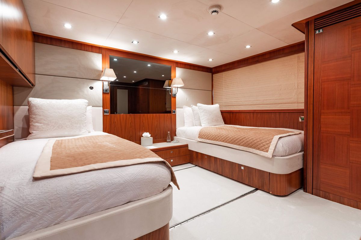2009 Sunseeker 121 