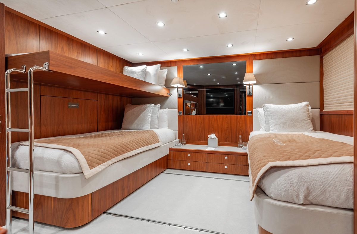 2009 Sunseeker 121 
