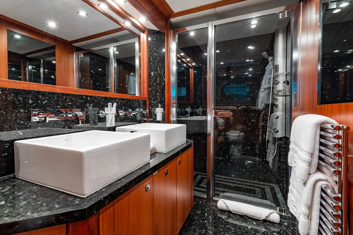 2009 Sunseeker 121 