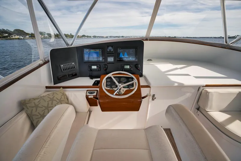 Big Mama Yacht Photos Pics Billy Knowles 40 Express - Helm