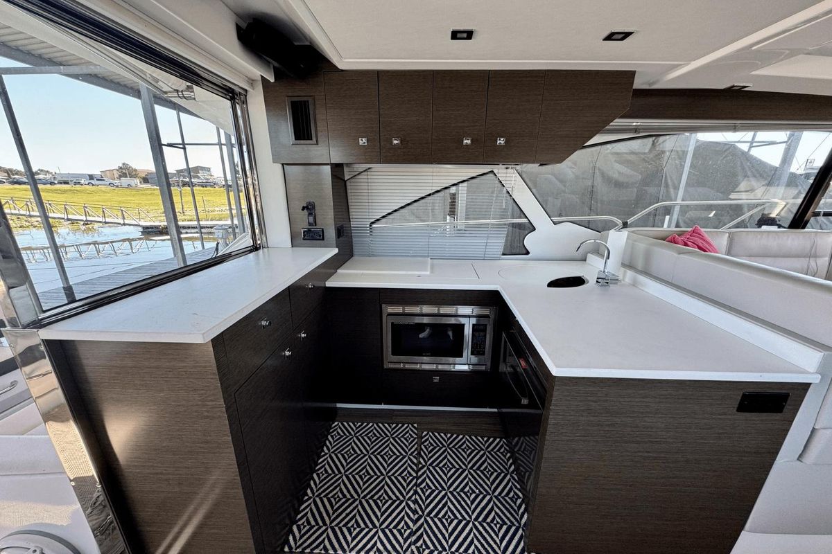 2018 Cruisers Yachts 49 