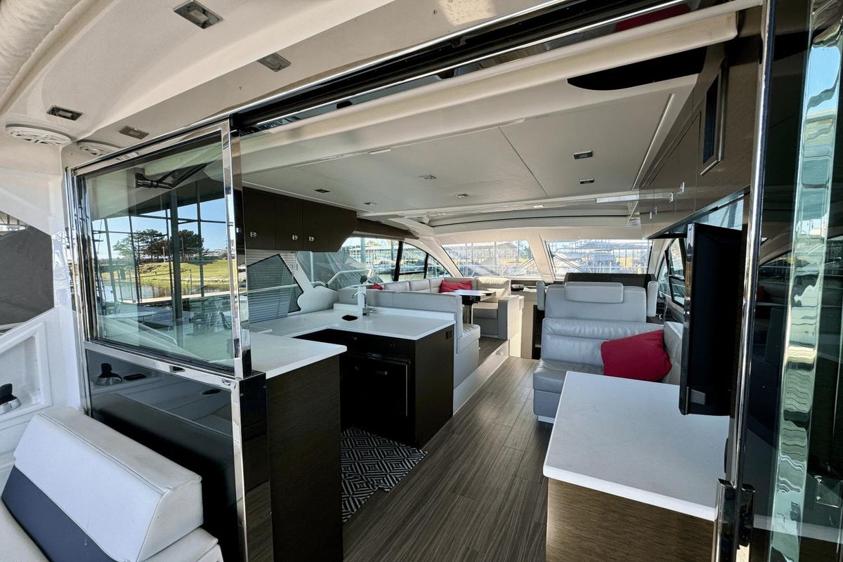 2018 Cruisers Yachts 49 
