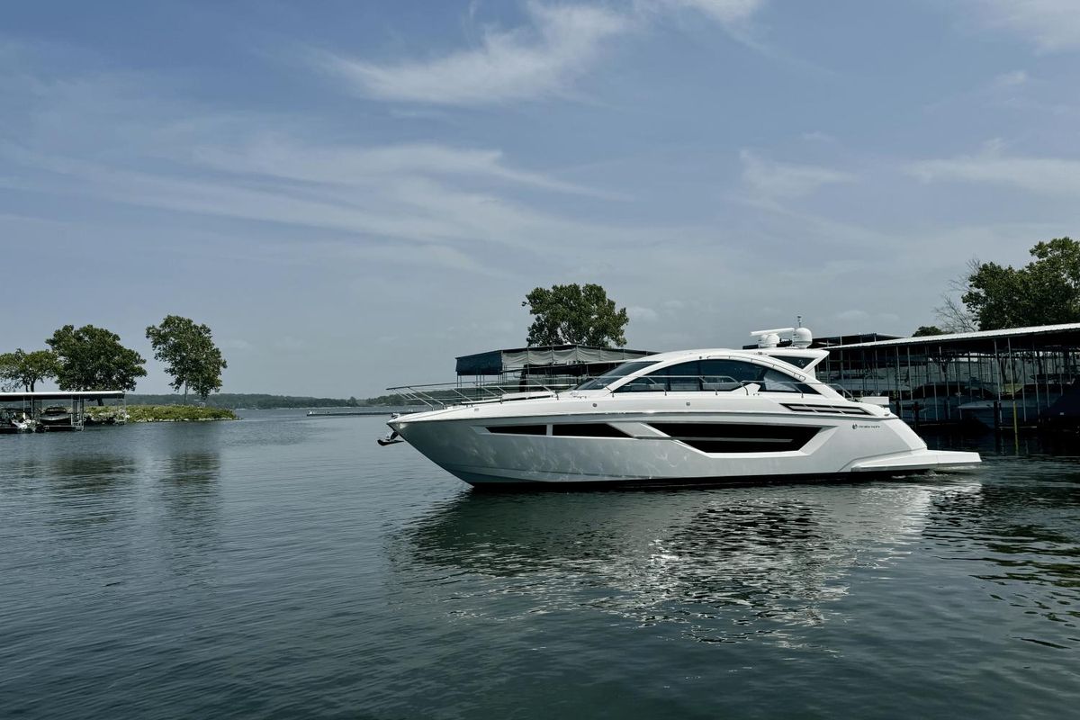2018 Cruisers Yachts 49 