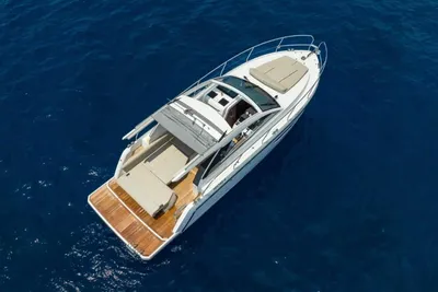 2021 Sealine S330