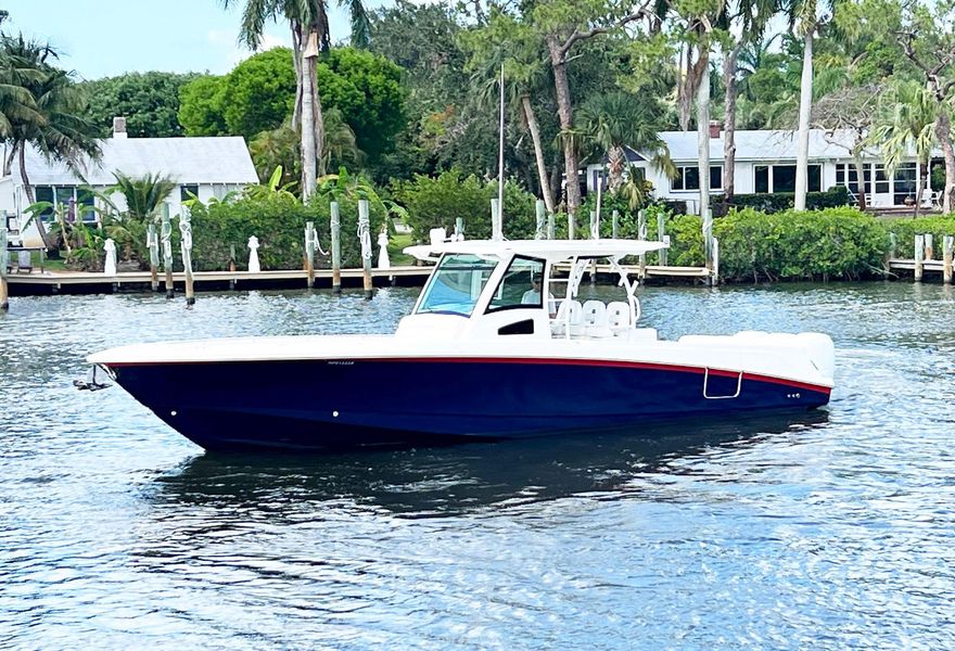 2016 Boston Whaler 370 Outrage